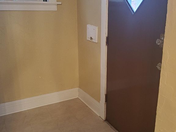 3rd image of 4139 California Ave