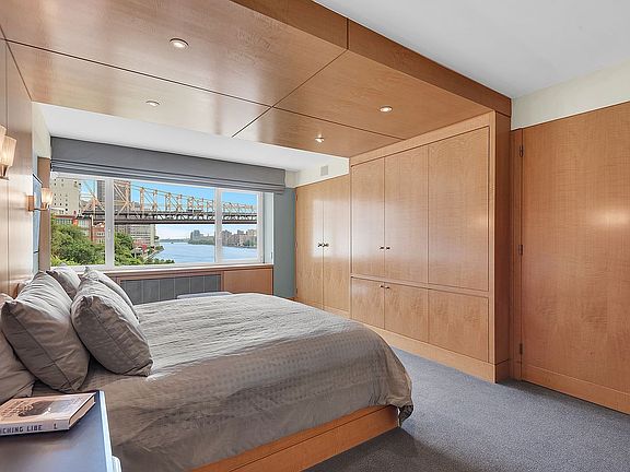 5th image of 25 Sutton Pl S APT 5F