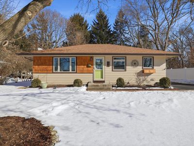 208 Highland AVENUE, Hartland, WI, 53029