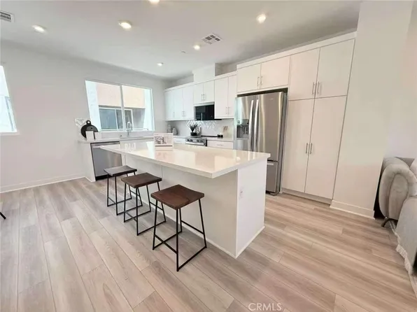 633 S Lyon St, Santa Ana, CA 92705