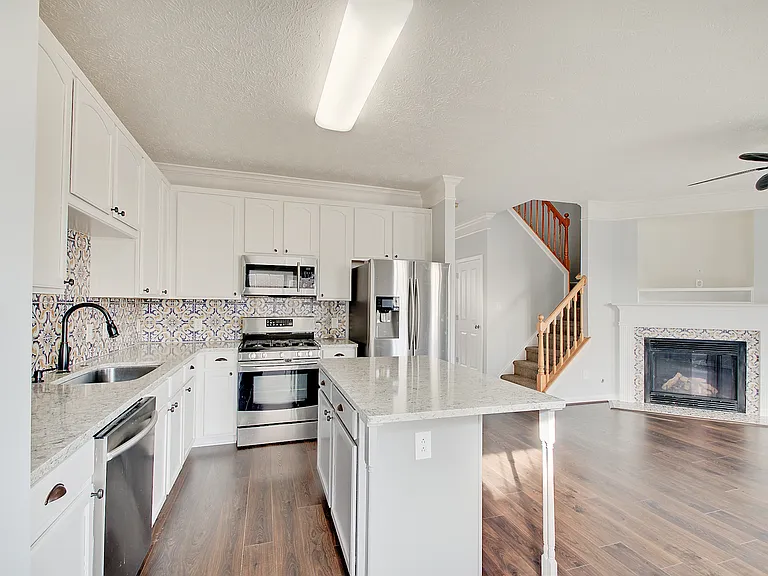 9465 Tanhurst Dr — Photo 2