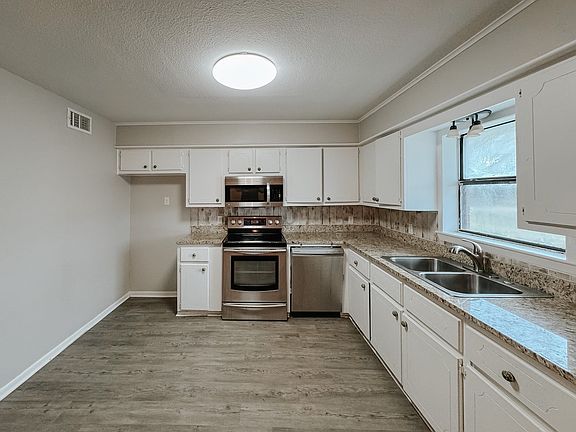 3rd image of 102 Hullum Dr