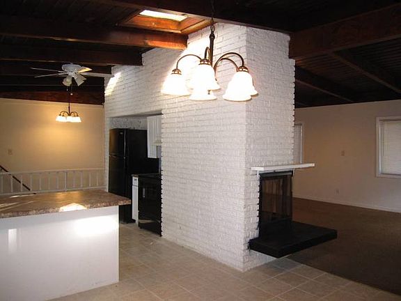 Dual Side Fireplace!