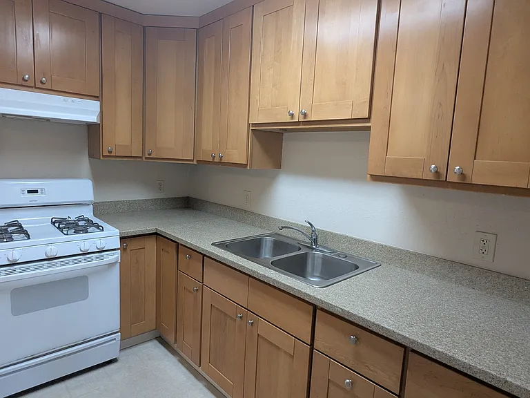 22335 Meekland Ave #UPSTAIRS — Photo 3
