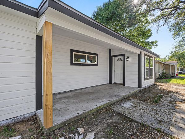 1517 4th Ave N, Texas City, TX 77590