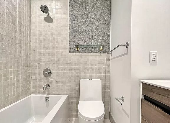 3rd image of 322 E 93rd St APT 3D