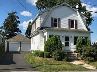 55 Dunedin St, Cranston, RI 02920