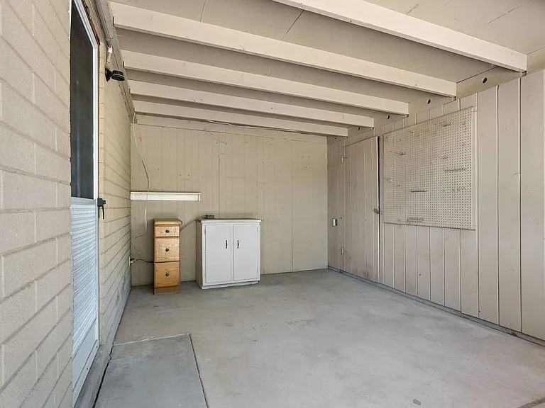 1515 E Blacklidge Dr — Photo 8
