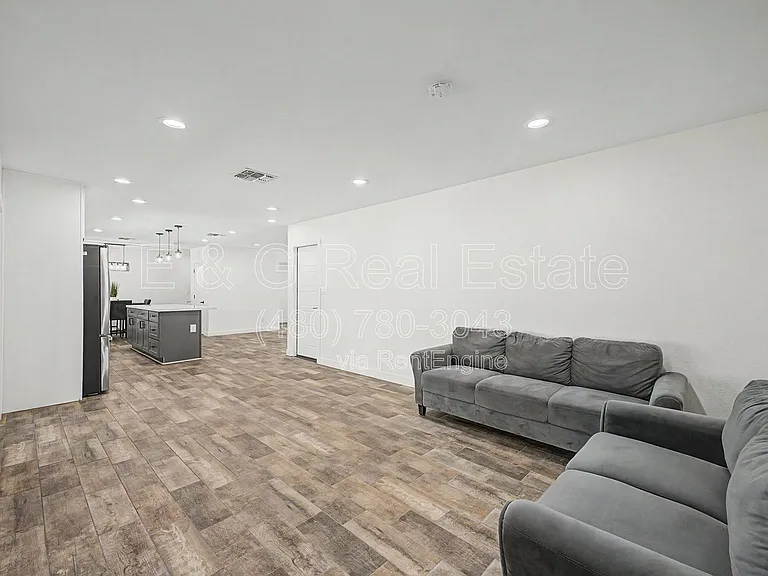 2174 E Palmcroft Dr — Photo 11