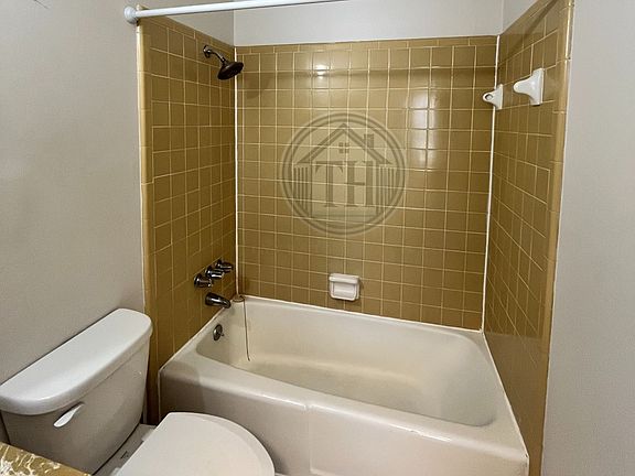 4th image of 2826 Mackey Ln