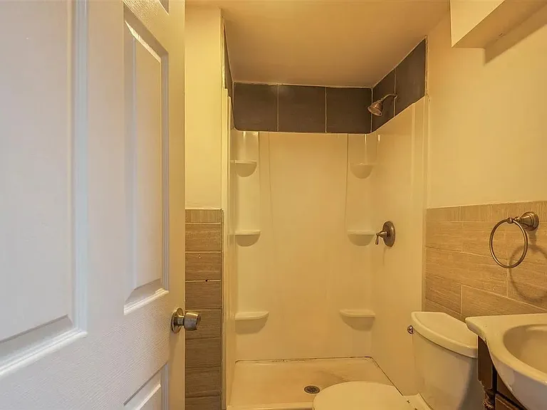 513 Monroe St #2 — Photo 8