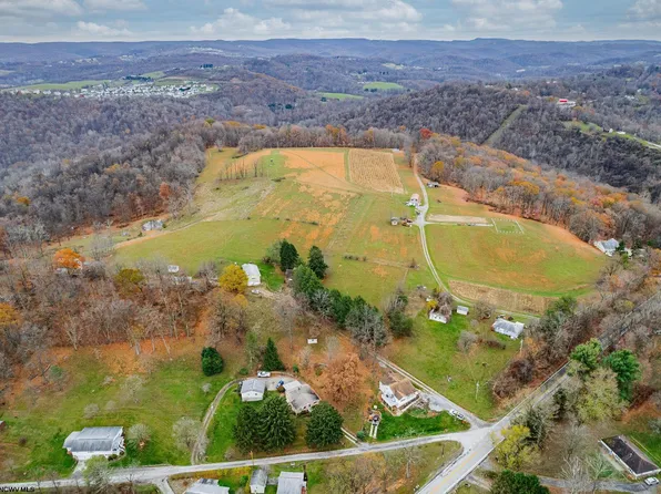 1315 Blueberry Hills Dr, Morgantown, WV 26508