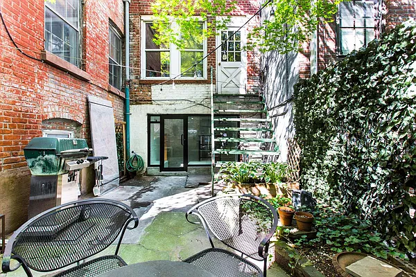 Rented by Compass | media 9