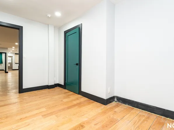 404 Onderdonk Avenue image 9 of 22