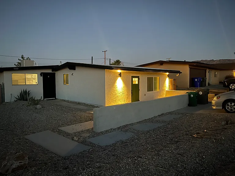 5333 Daisy Ave #B — Photo 2
