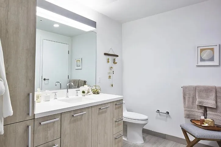 188 W Saint James St — Photo 14