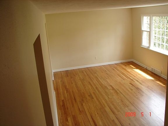 Living Room w view of Hardwood Flooring