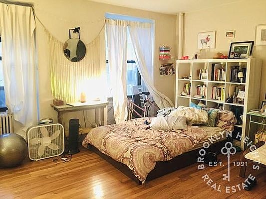 1st image of 138 Amity St APT 1A