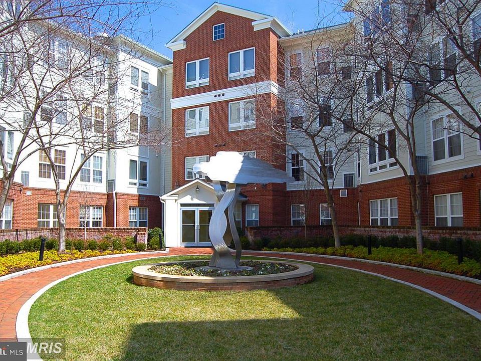 1st image of 801 S Greenbrier St APT 313