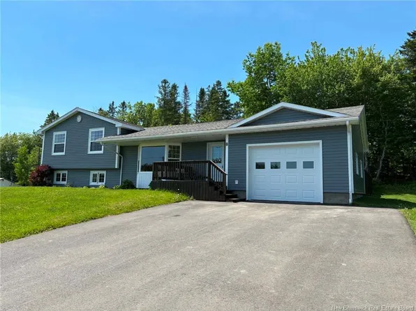 8 Forest Hill St, Woodstock, NB E7M 4A7