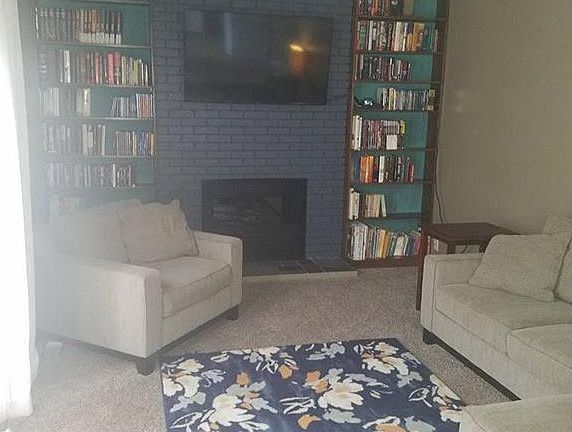 5th image of 3935 Greenmont Dr SE