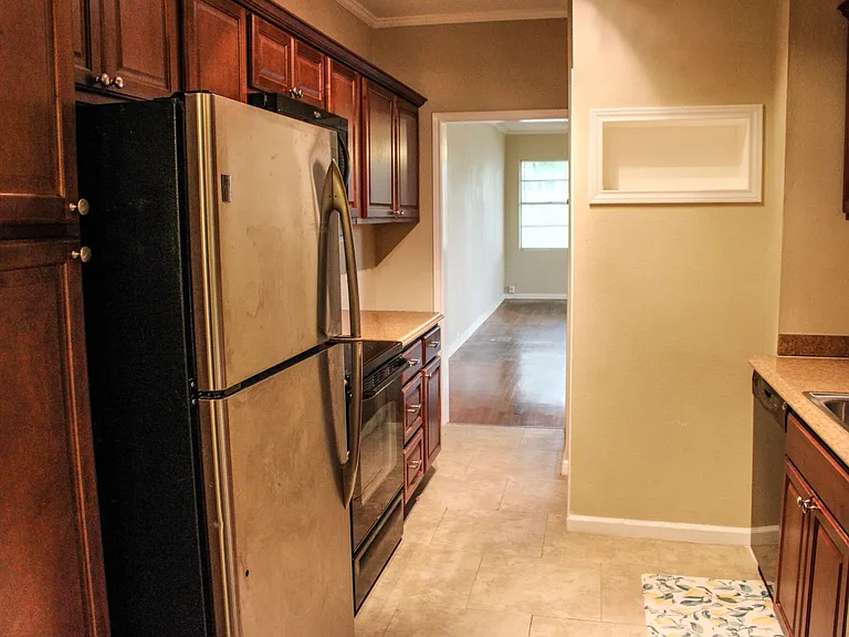 3901 N New Braunfels Ave — Photo 3