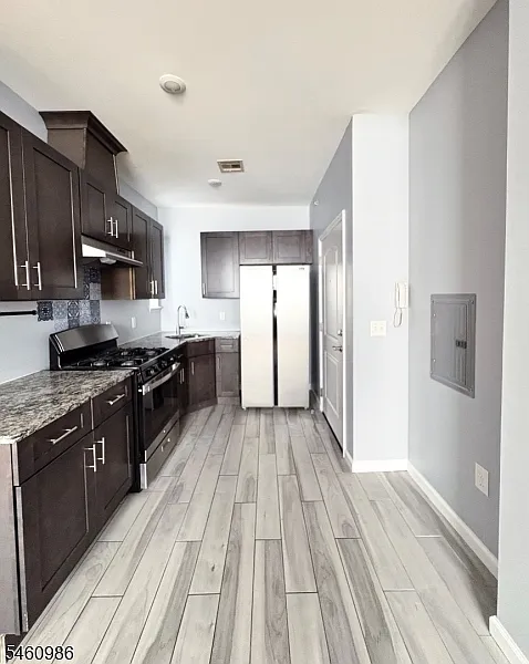 2 bed, 1.0 bath, $1,900 — Photo 2