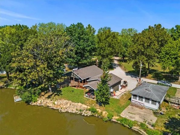 8009 E 256th St, Freeman, MO 64746