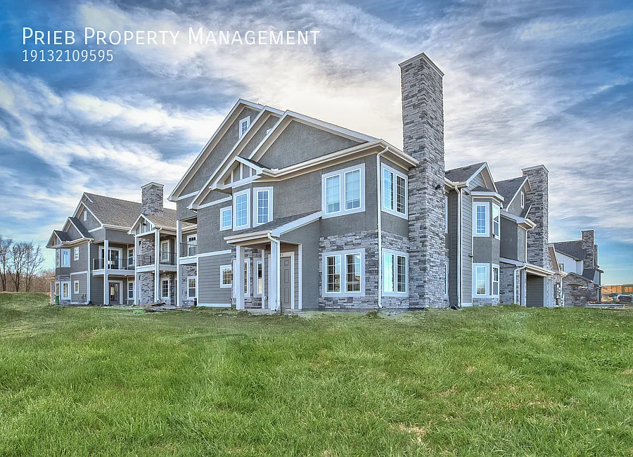 Parkview Apartments- Available September 23rd — Photo 2