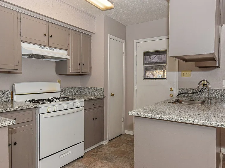3404 Stanford St — Photo 12