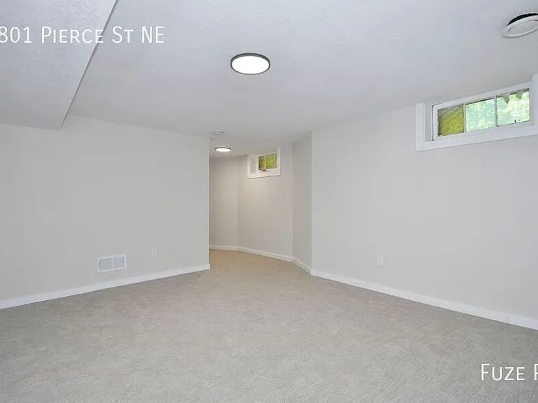 1801 Pierce St NE — Photo 14