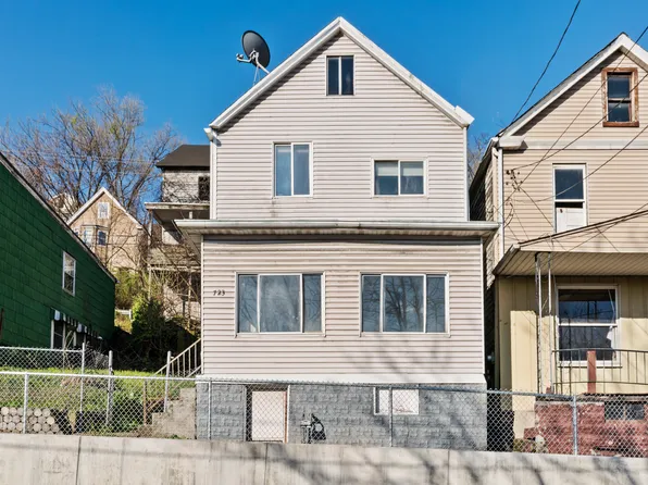 723 Fruit Way, Mc Kees Rocks, PA 15136