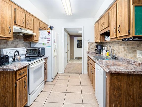 4th image of 6951 Edgefield Ln