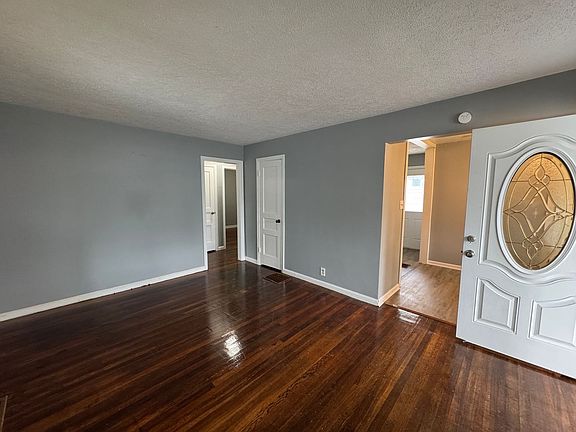 4th image of 2342 E Legrande Ave