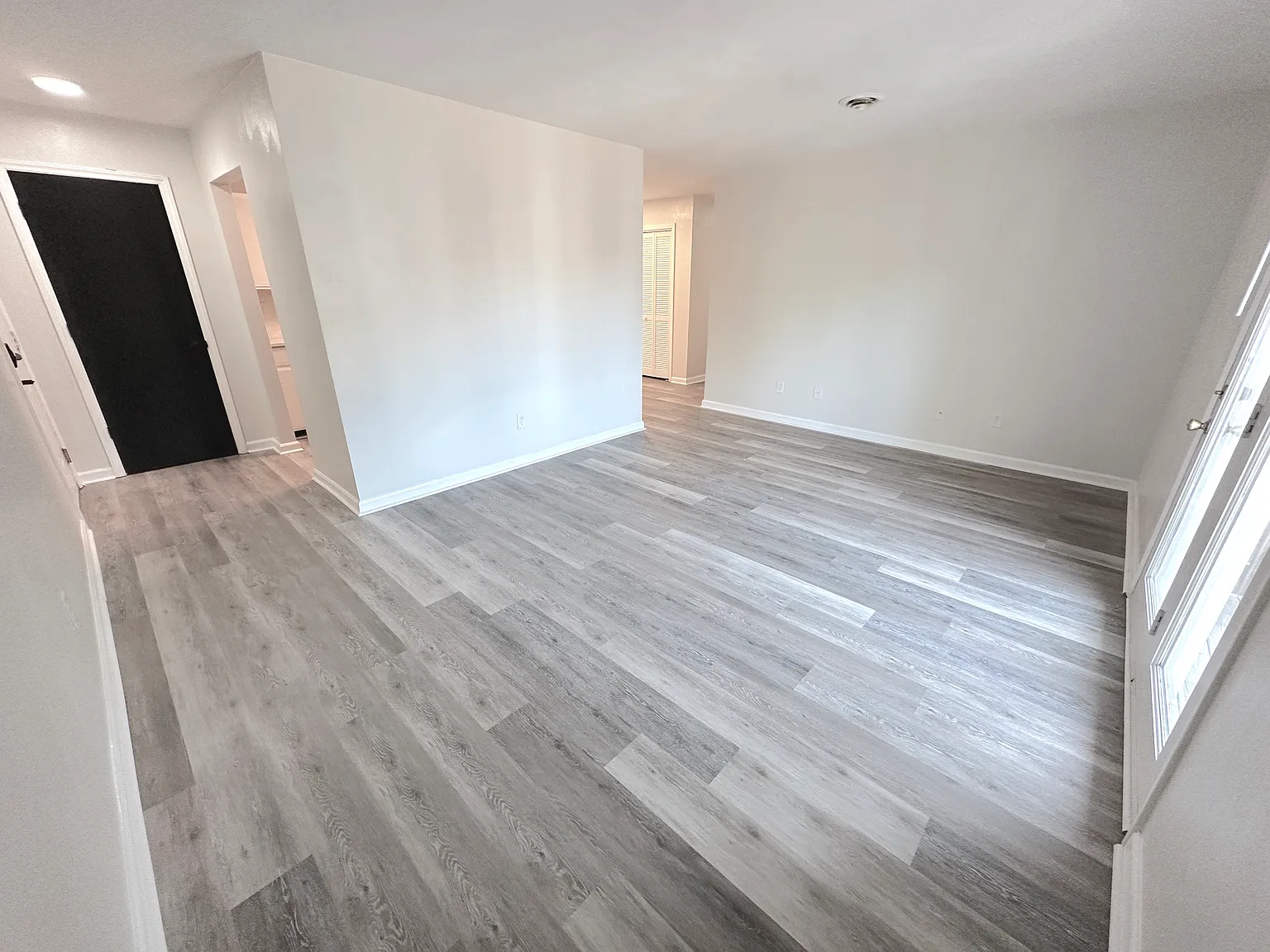 2 bed, 1.5 bath, 1005 sqft, $1,335 — Photo 4