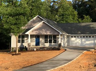 359 Northpoint Cir, Hartwell, GA 30643