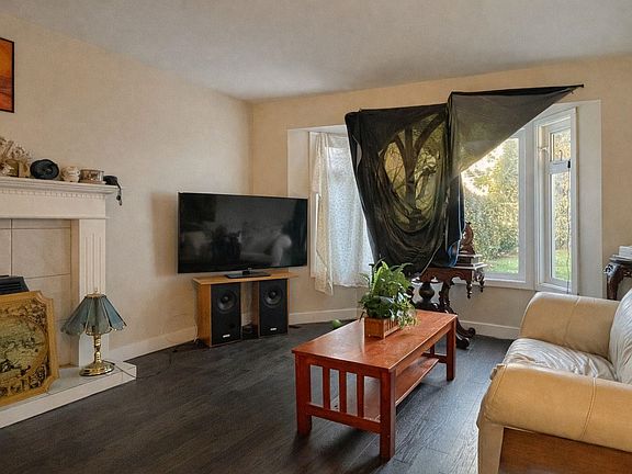5th image of 32492 Cherry Ave