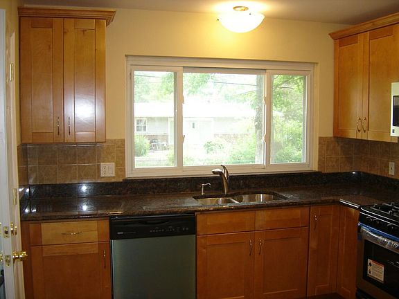 3rd image of 1630 Fairmount Dr
