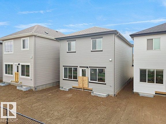 3rd image of 912 17th Ave NW