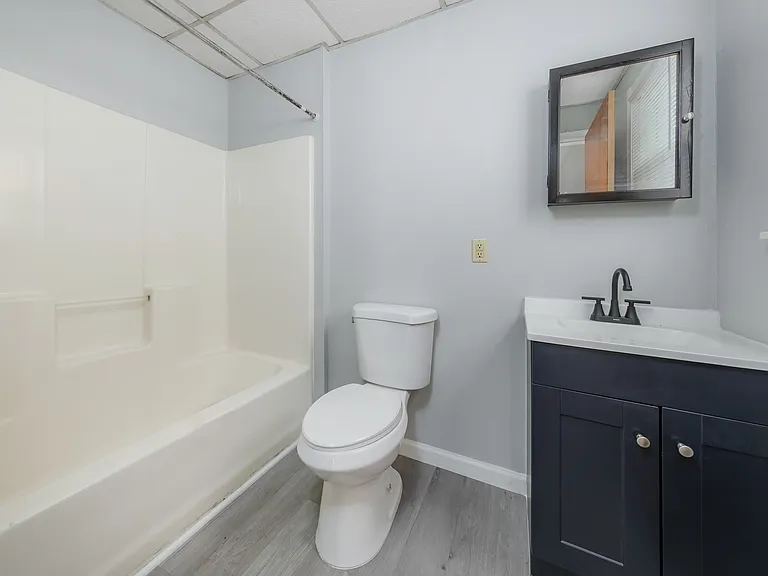 221 Wesley St — Photo 10