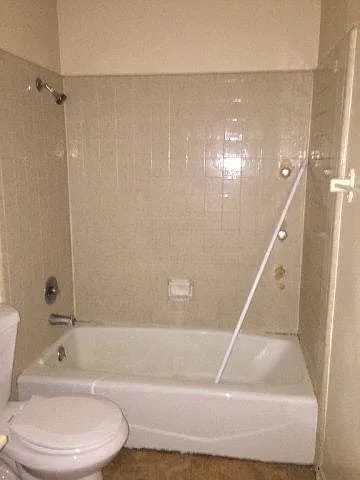 950 W 31st St #9 — Photo 5