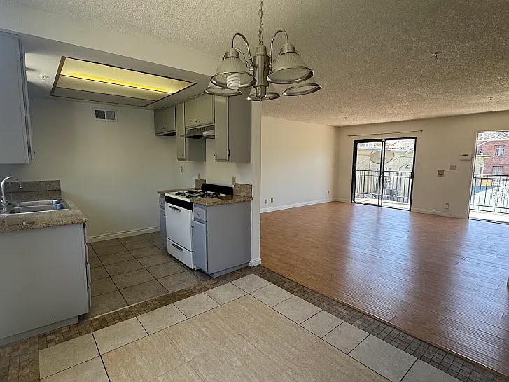 2 bed, $2,680 — Photo 2