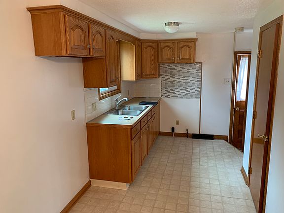 4th image of 38 Bronx Dr