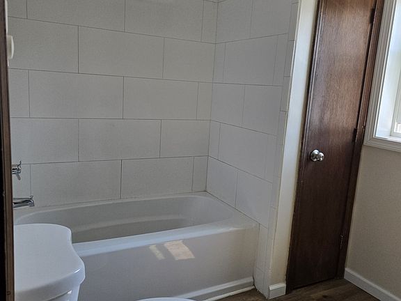 5th image of 15 Lois St Unit D