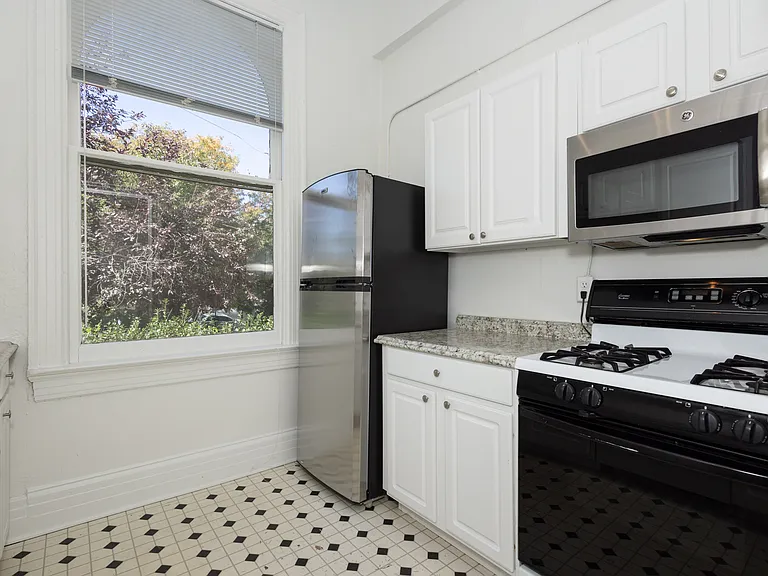 Wolcott Apartments — Photo 2