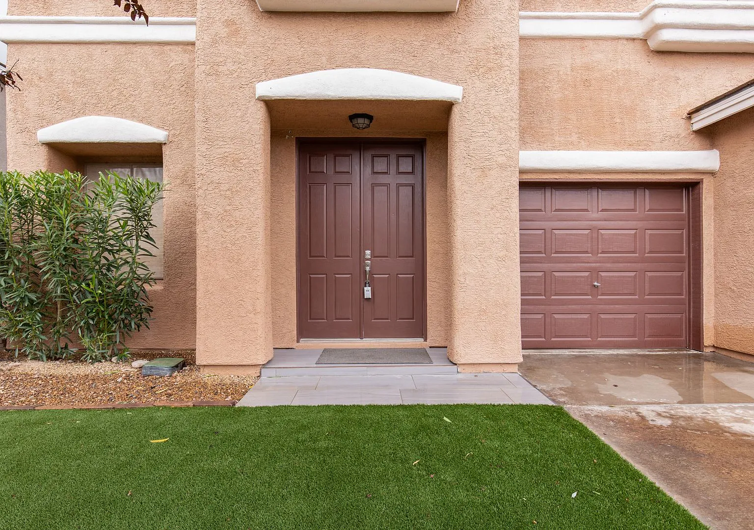Stunning Remodeled Henderson Home with Pool & Spa — Photo 2