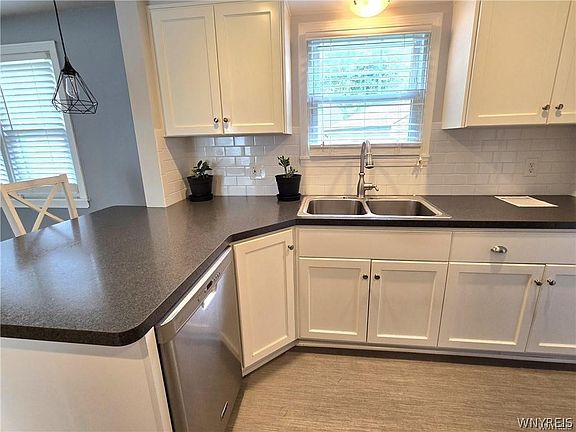 2nd image of 233 Rosedale Blvd