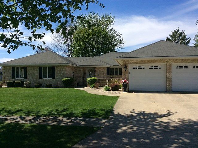 1st image of 203 Carriage Dr