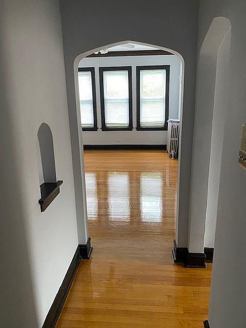 1st image of 4947 N Whipple St APT 1W