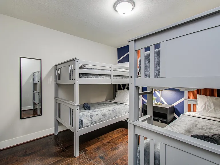 4749 Benning Dr — Photo 25